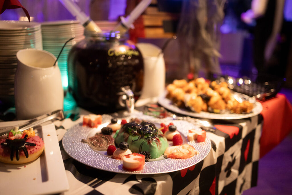 ginnhotel_halloween25