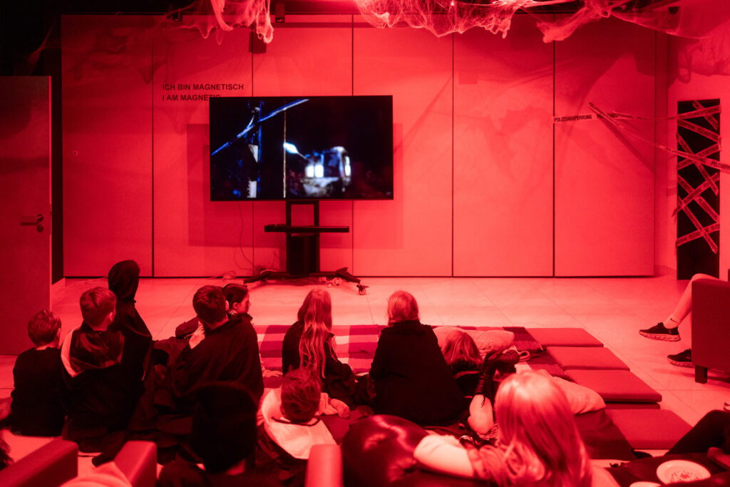 ginnhotel_halloween39