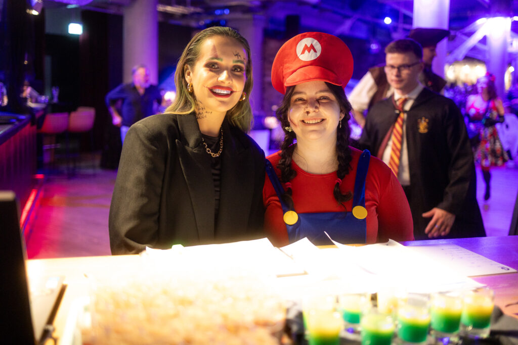 ginnhotel_halloween41