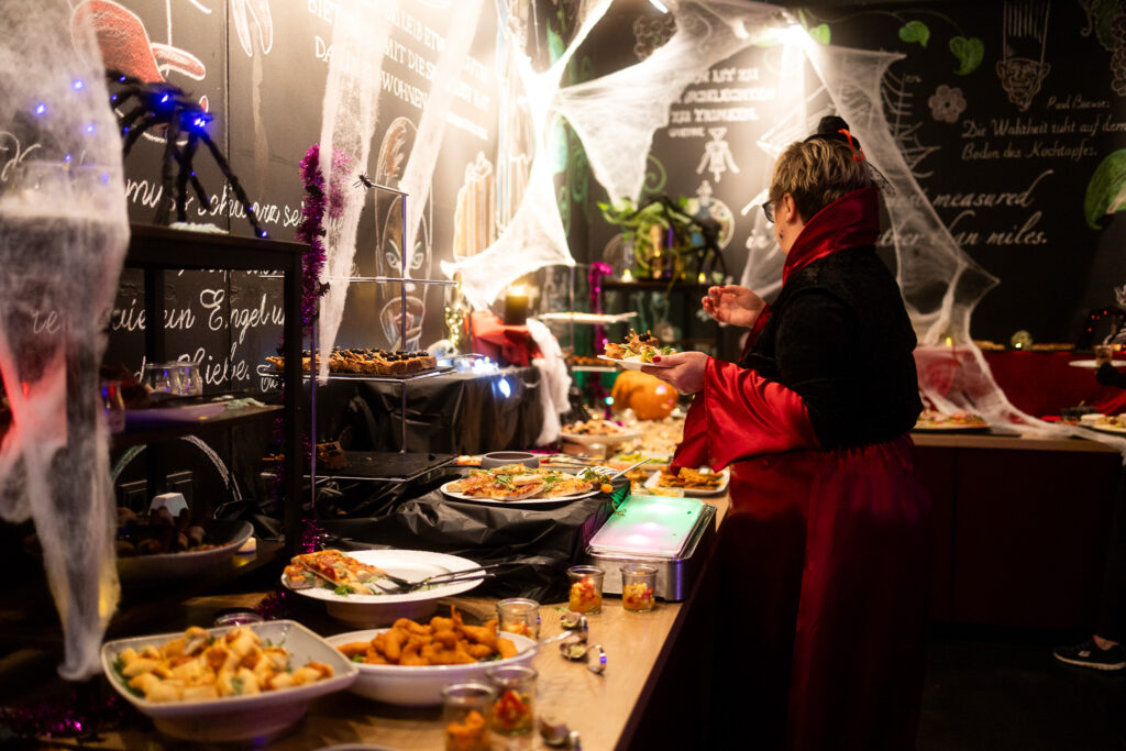 ginnhotel_halloween53