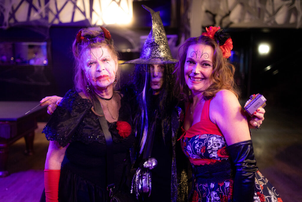 ginnhotel_halloween68