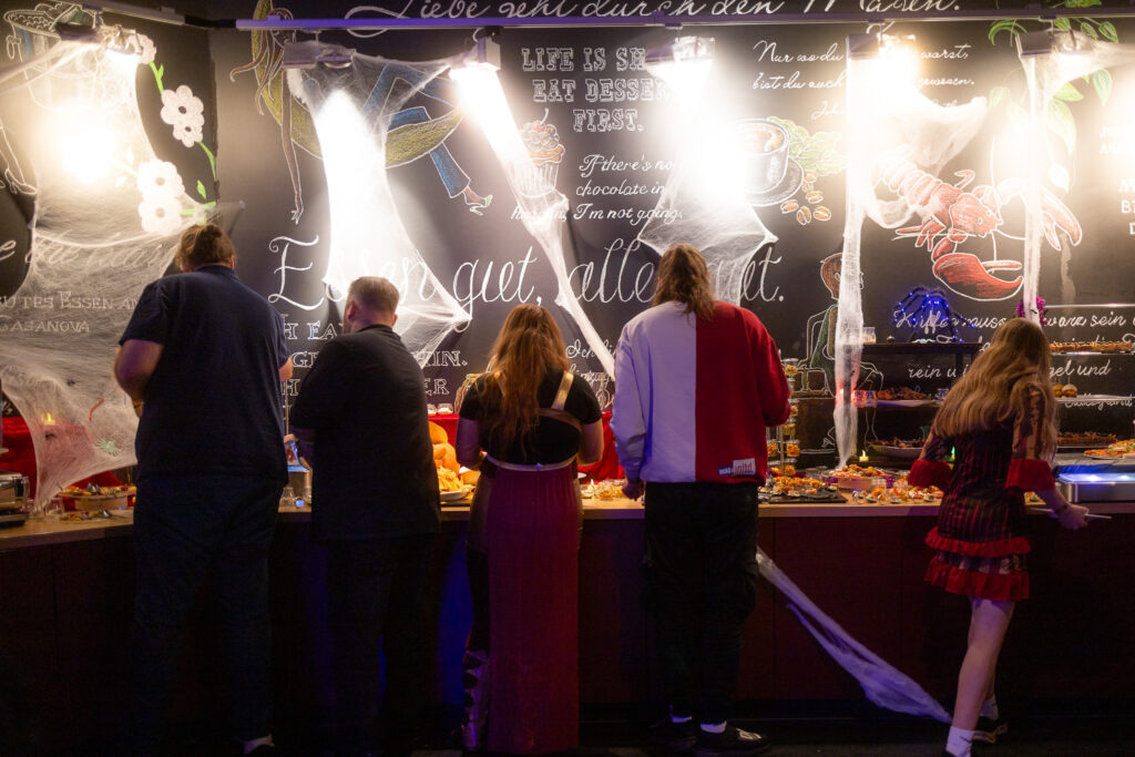 ginnhotel_halloween7