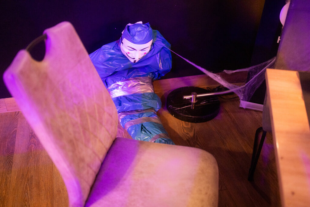 ginnhotel_halloween85