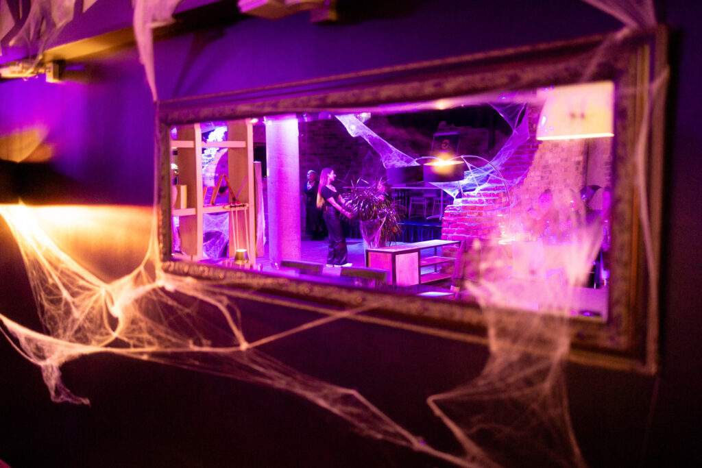 ginnhotel_halloween86