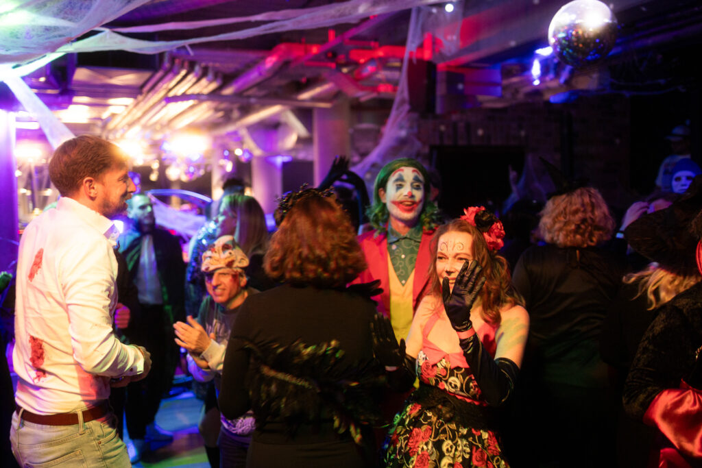 ginnhotel_halloween96